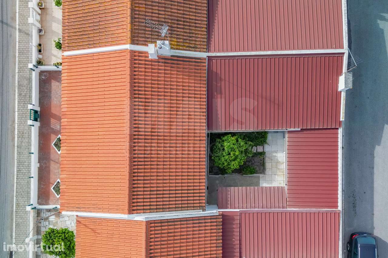 Moradia T3 com espaço exterior no centro de Salvaterra de Magos - Grande imagem: 2/33