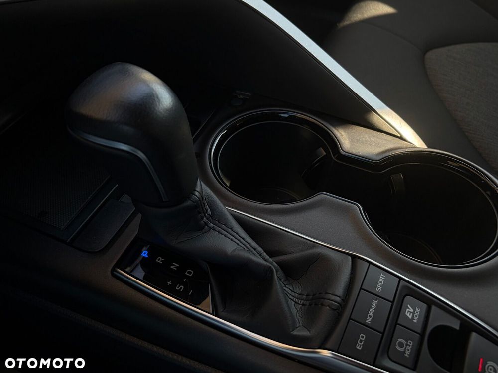 Toyota Camry 2.5 Hybrid Comfort CVT - 28