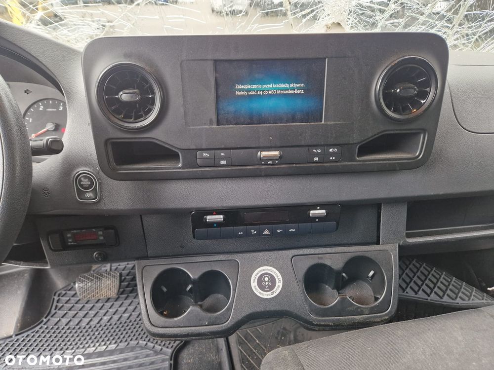 Mercedes-Benz Sprinter - 12