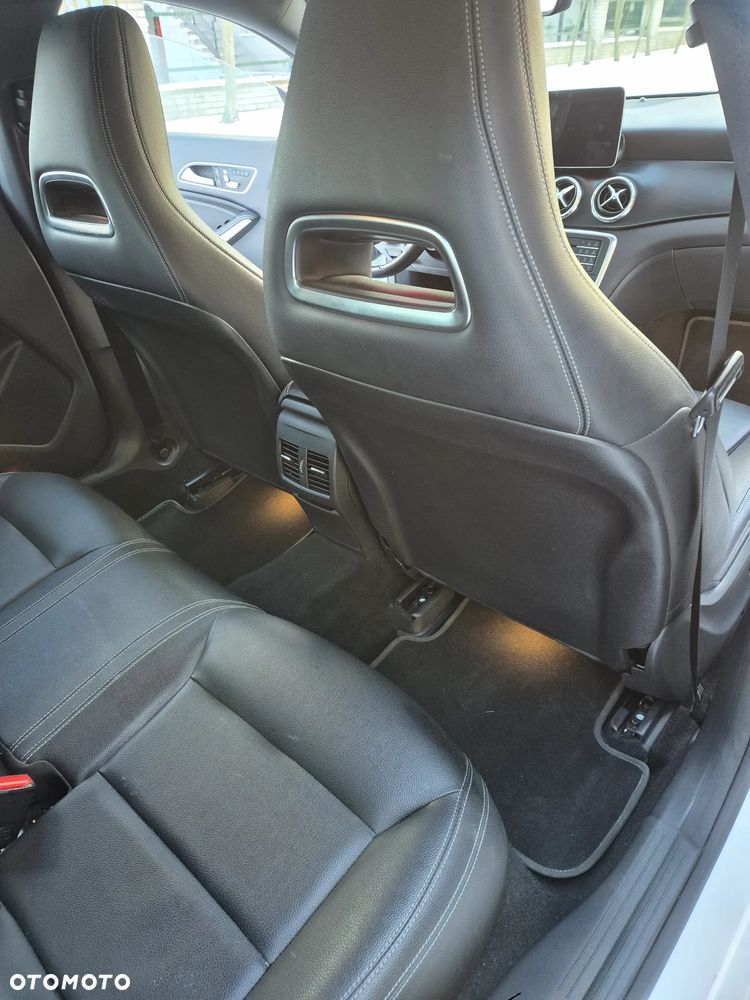Mercedes-Benz CLA 250 4Matic 7G-DCT - 20