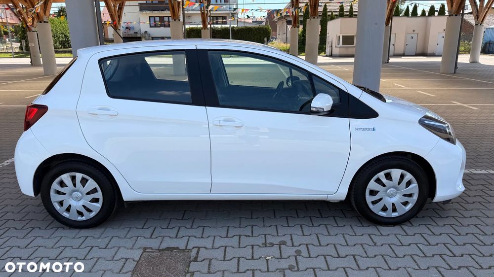 Toyota Yaris Hybrid 100 Dynamic - 9