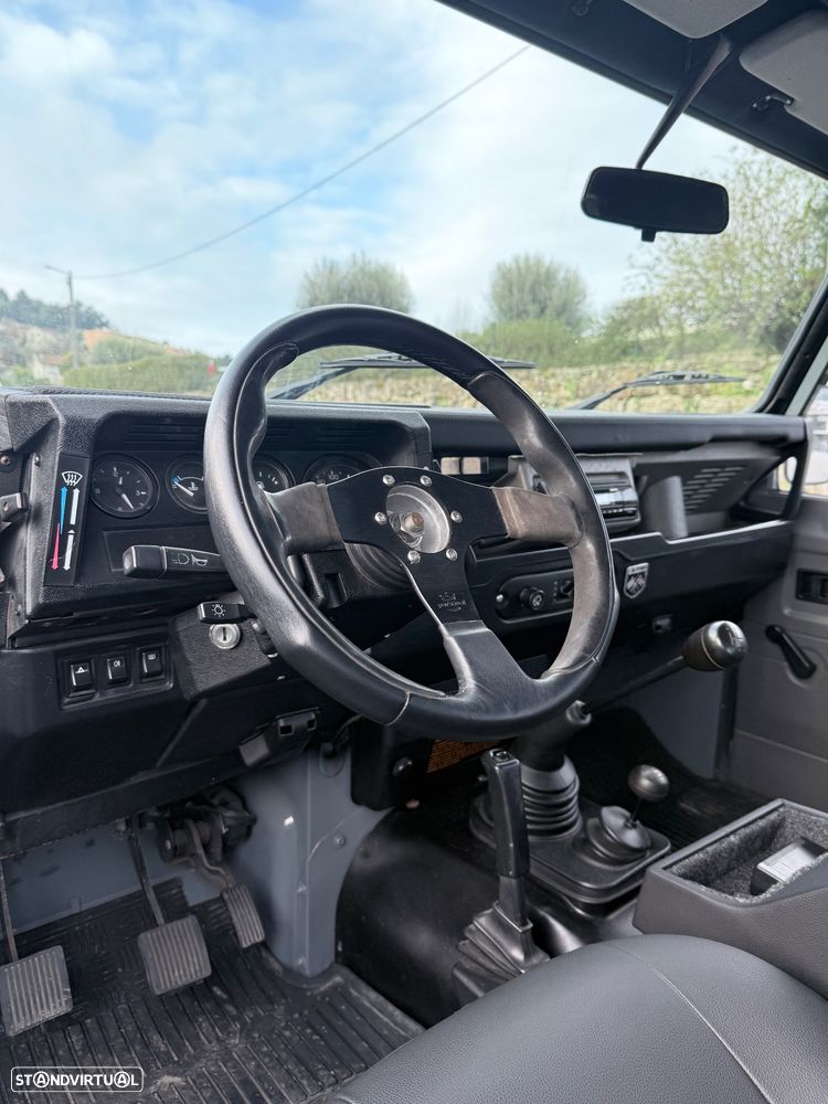 Land Rover Defender 90 2.5 TD5 Metal Top - 12