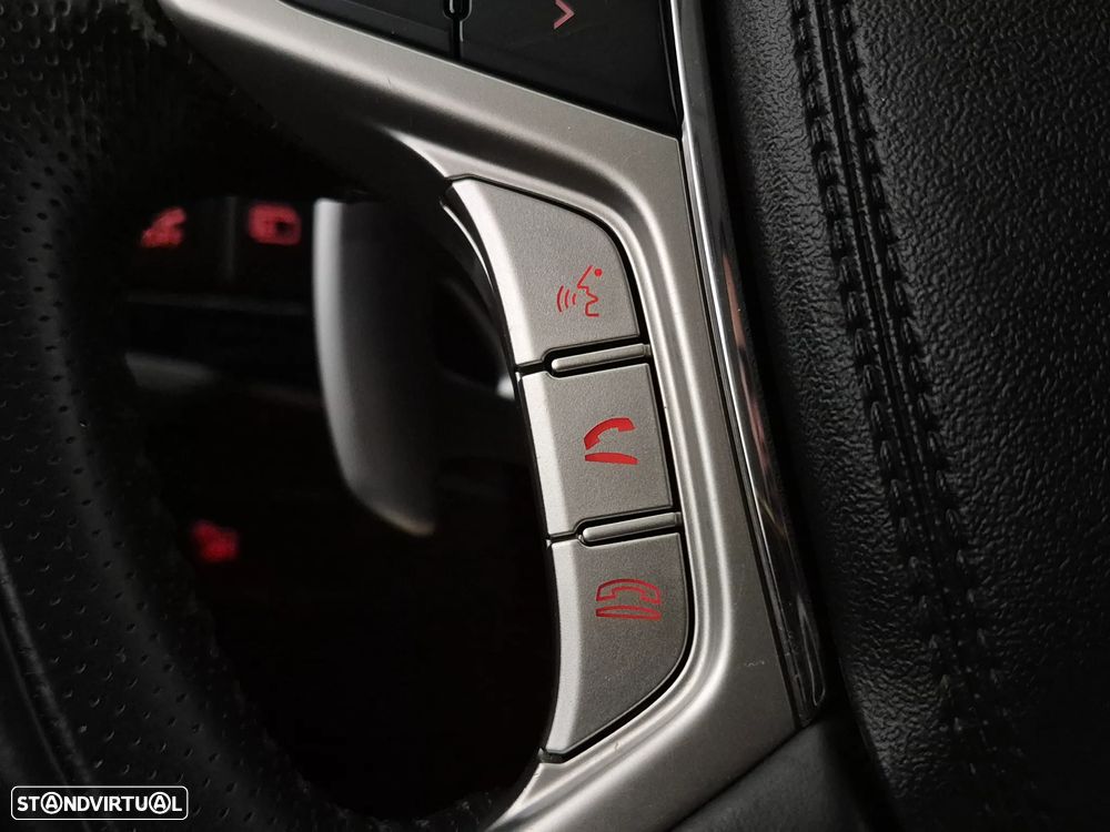 Mitsubishi Outlander 2.0 Instyle Navi - 26