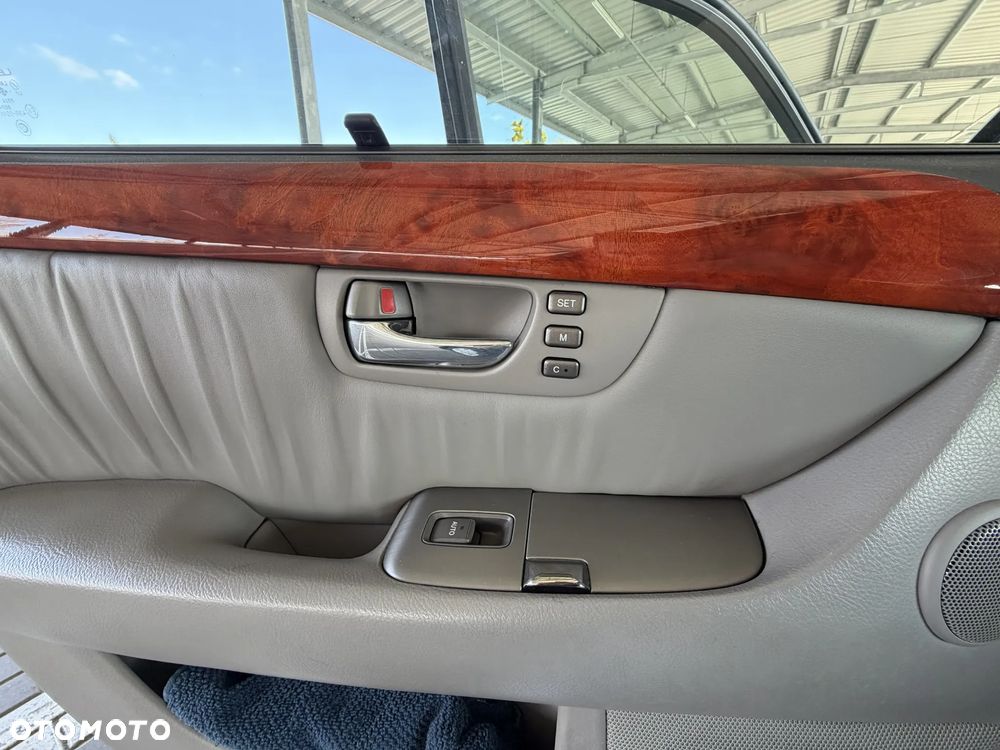 Lexus LS Prezydent - 12