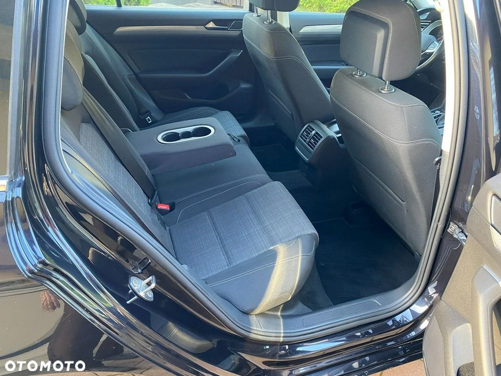 Volkswagen Passat - 36