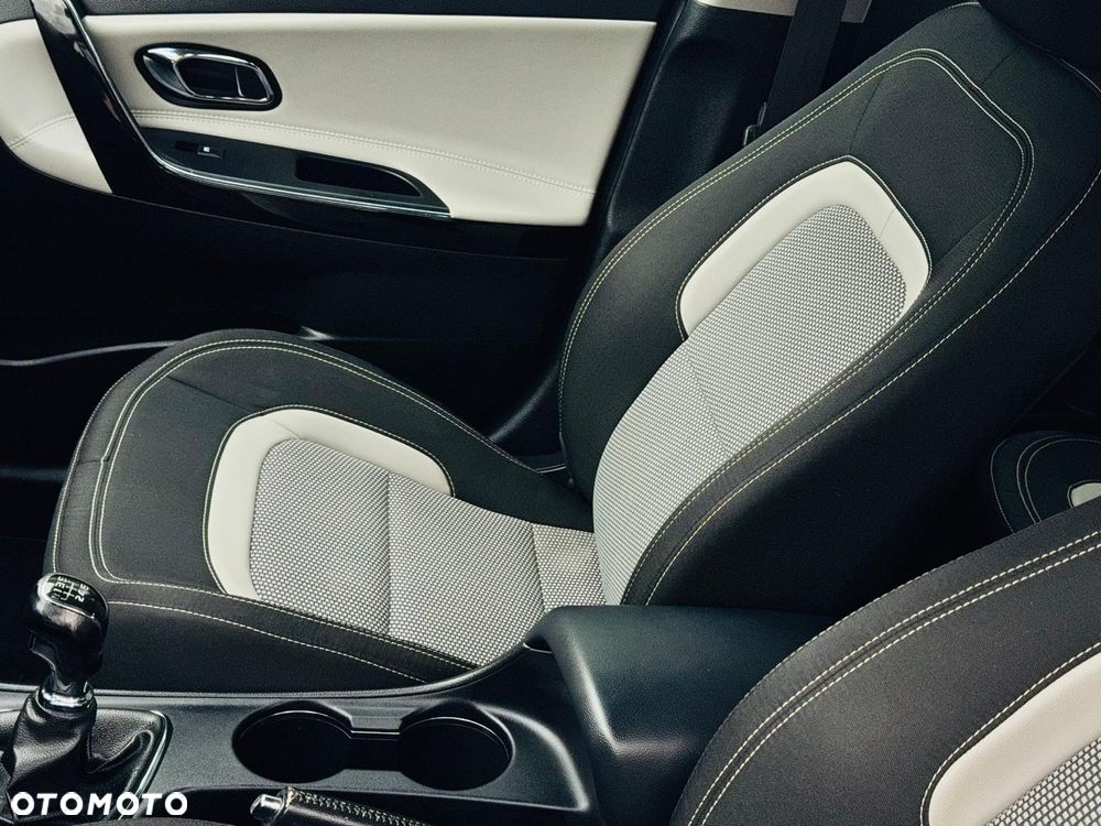 Kia Ceed 1.6 GDI Dream Team Edition - 17