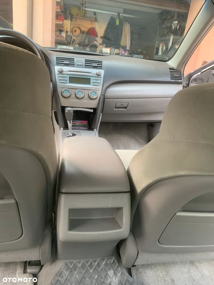 Toyota Camry 2.4 XLE - 6