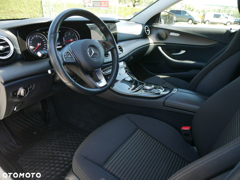 Mercedes-Benz Klasa E 220 d 9G-TRONIC - 4