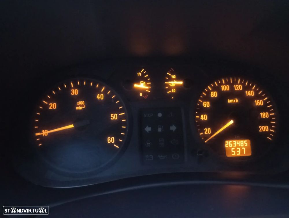 Renault Clio 1.5 dCi Authentique - 9