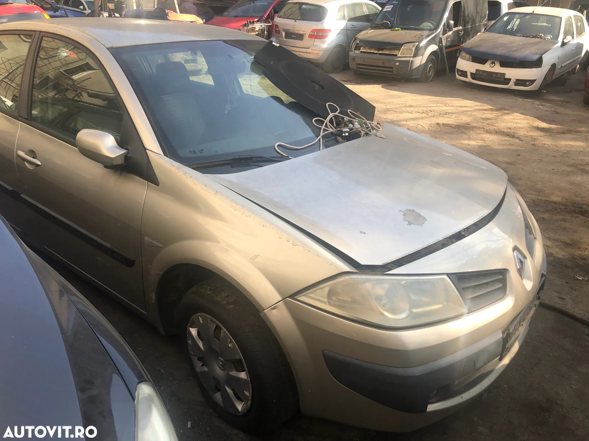 Dezmembrez Renault Megane 2 facelift 1.5 dci bej auriu 2006 - 2