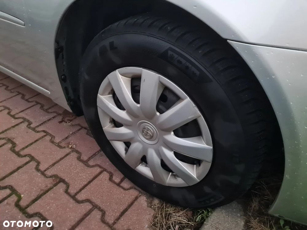 Toyota Camry 2.4 XLE - 3