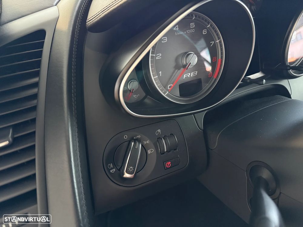 Audi R8 Coupé 4.2 FSI quattro R tronic - 35