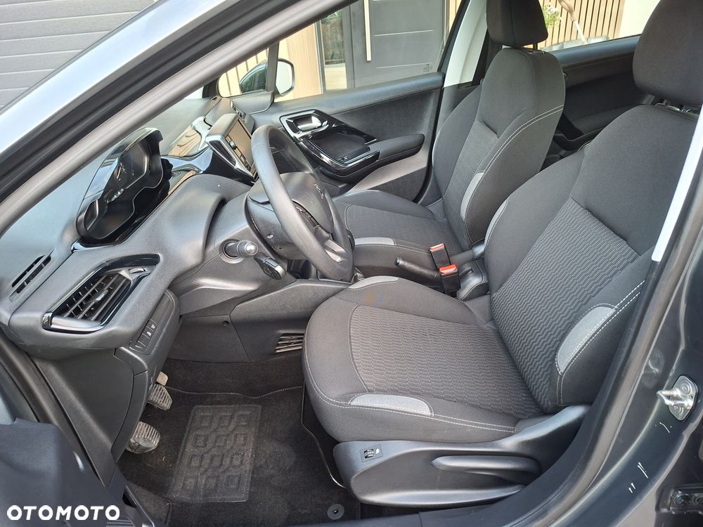 Peugeot 208 - 10