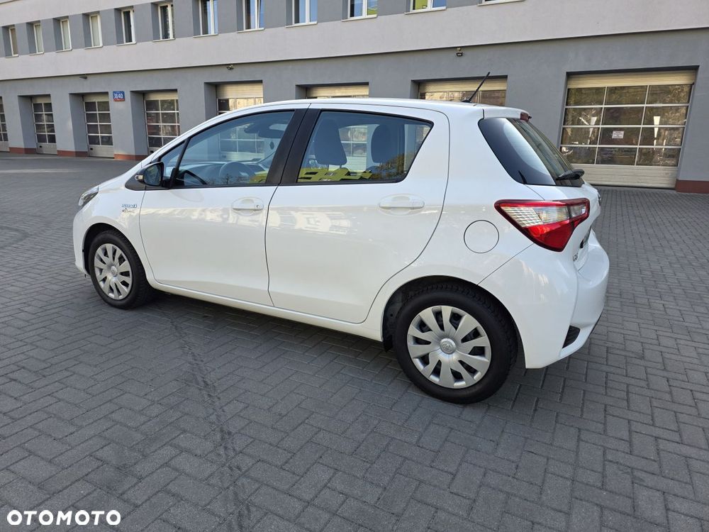 Toyota Yaris Hybrid 100 Active - 23