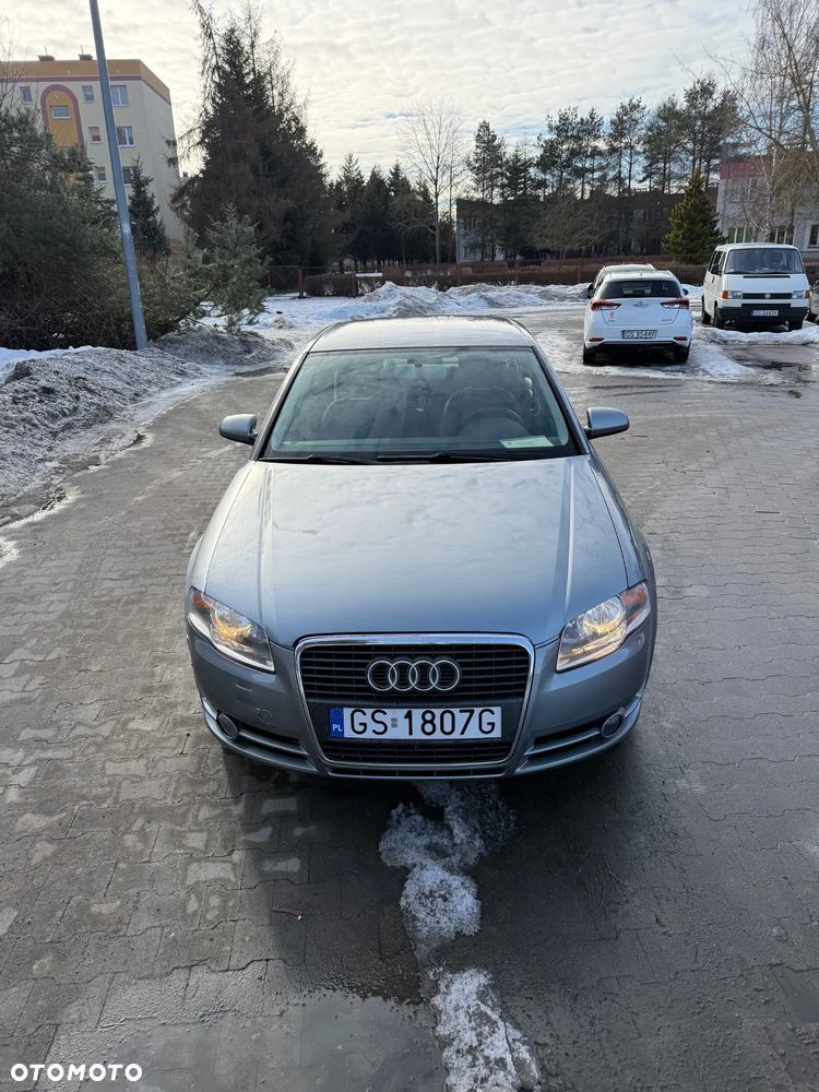 Audi A4 Limousine - 1