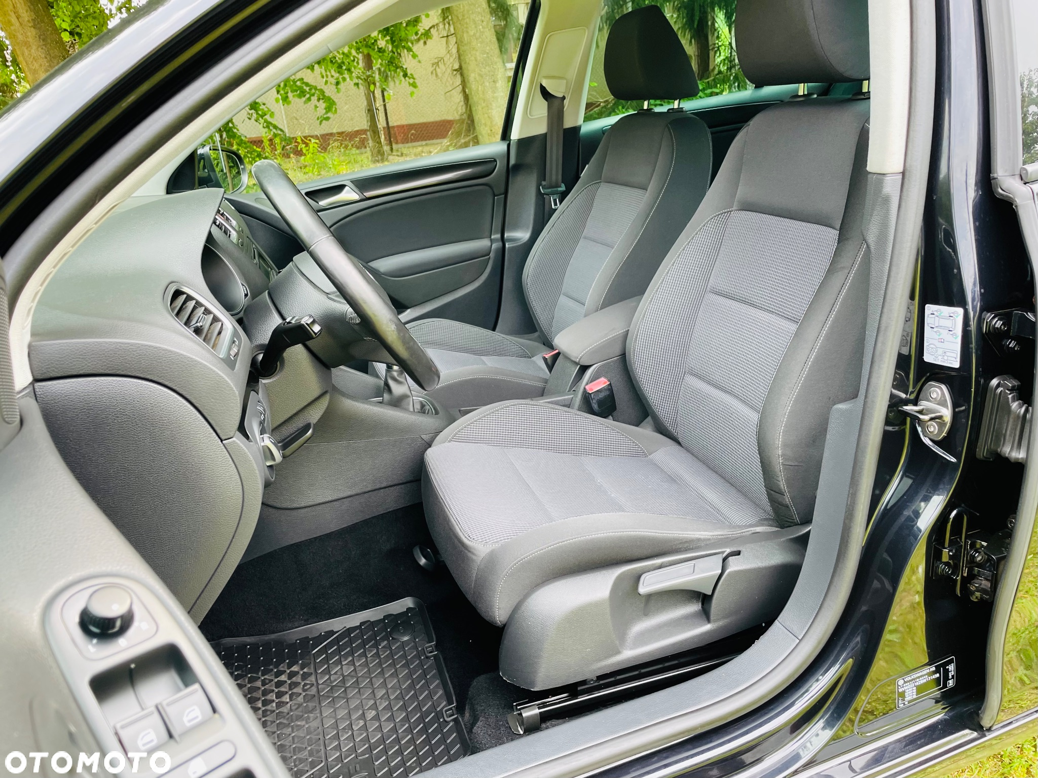 Volkswagen Golf 1.6 TDI BlueMotion Technology Comfortline - 20