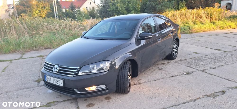 Volkswagen Passat - 1