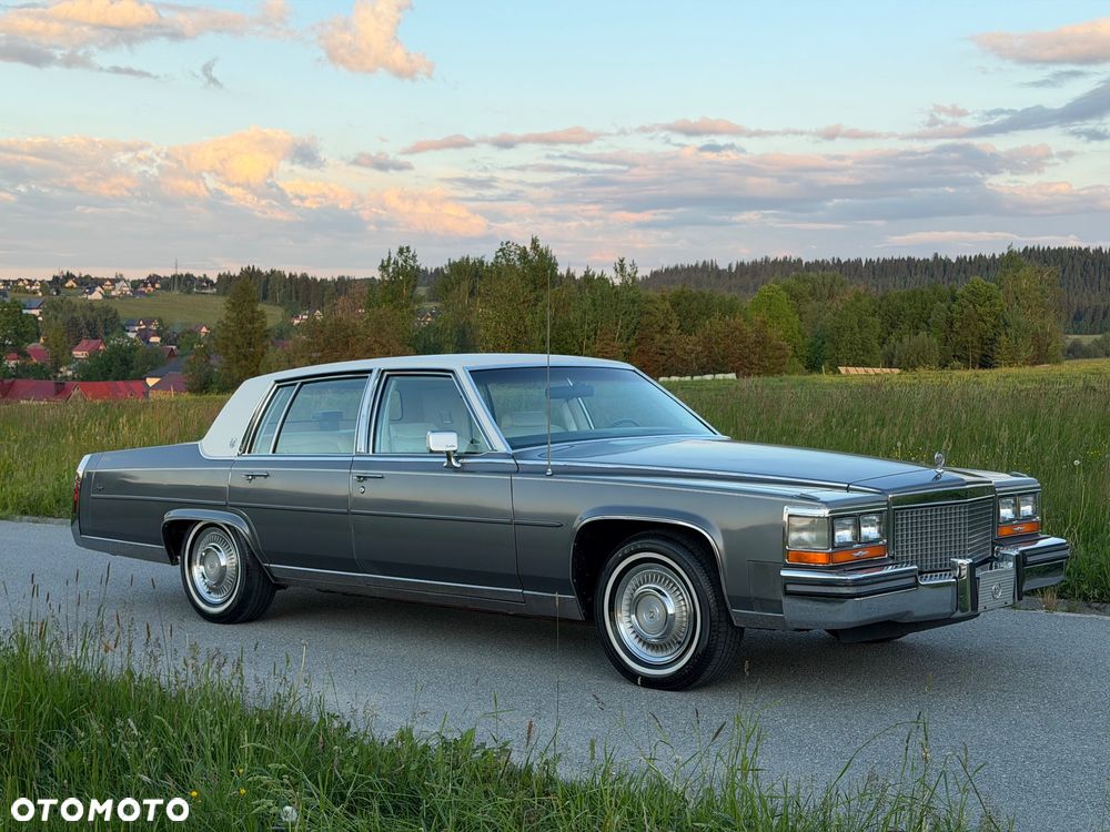Cadillac Brougham - 12
