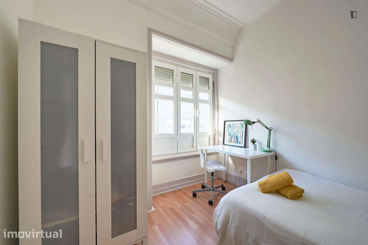 Quarto - localizado em Marquês de Pombal Lisbon - Grande imagem: 3/52