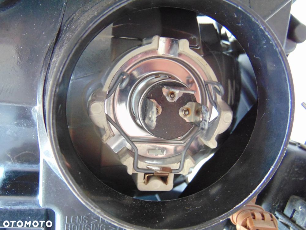 ORYGINAŁ lampa przednia przód lewa prawa Toyota Yaris 2 II 05-09r - 17