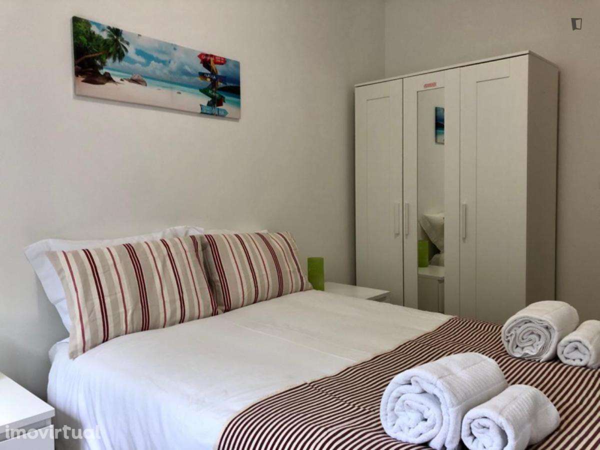 Quarto - localizado em Roma-Areeiro Lisbon - Grande imagem: 2/9