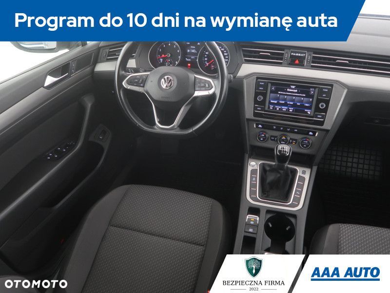 Volkswagen Passat - 9