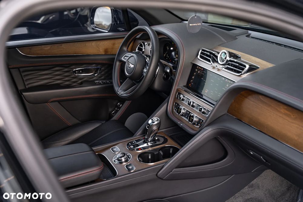 Bentley Bentayga EWB Azure - 26