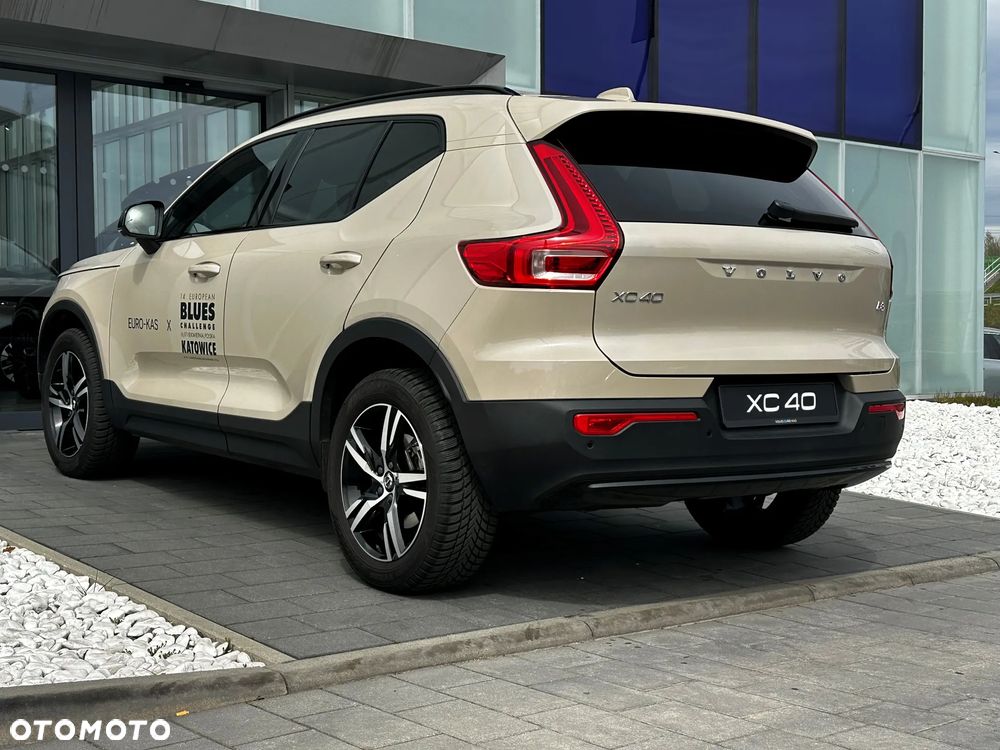 Volvo XC 40 B3 Plus Dark - 6