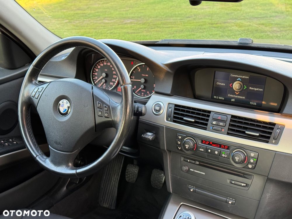 BMW Seria 3 318d DPF - 32
