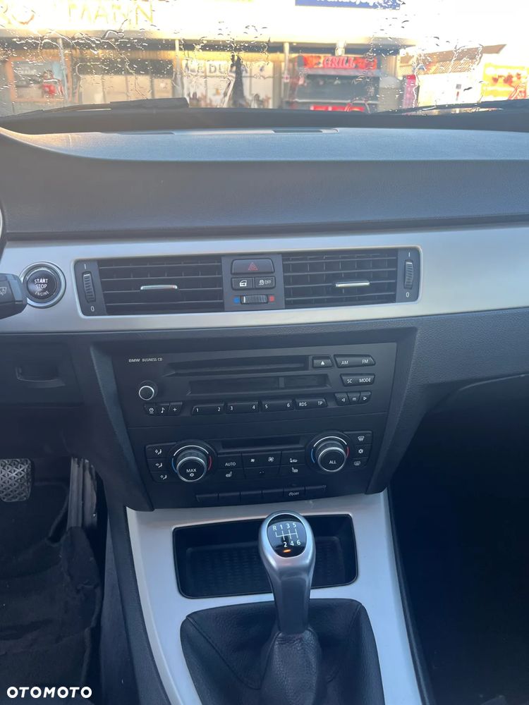 BMW Seria 3 318i - 15