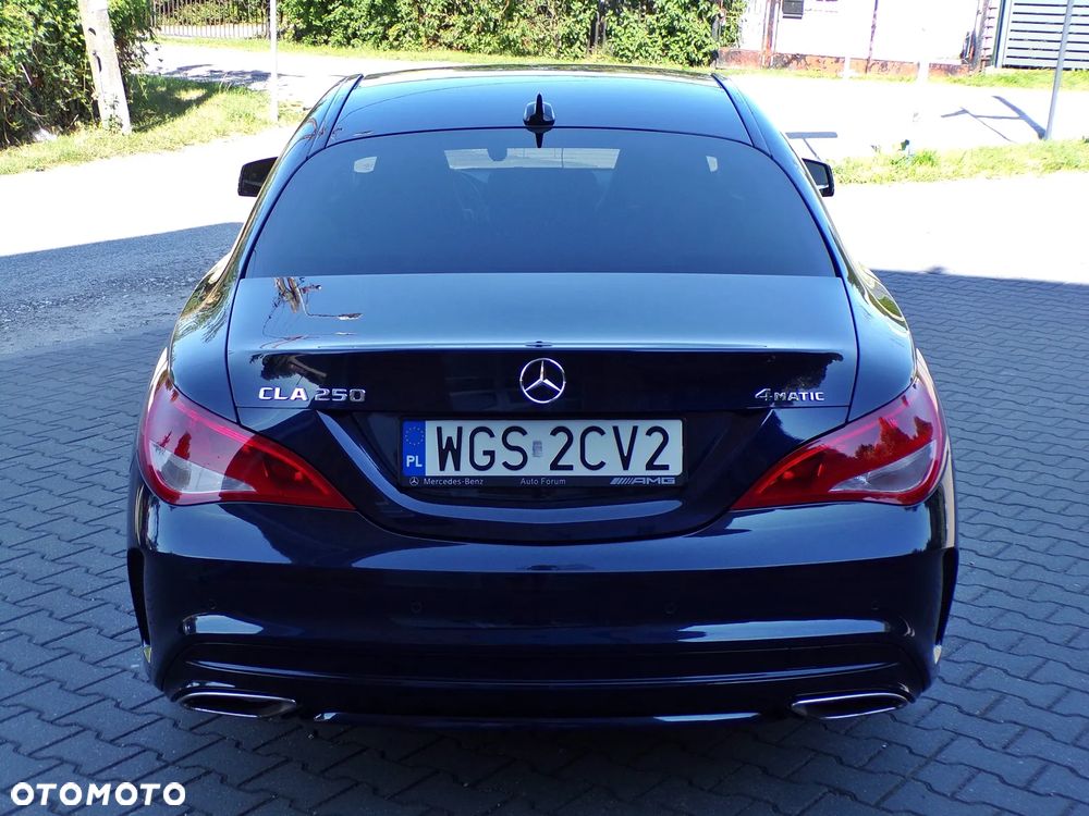 Mercedes-Benz CLA 250 4-Matic AMG Line - 10