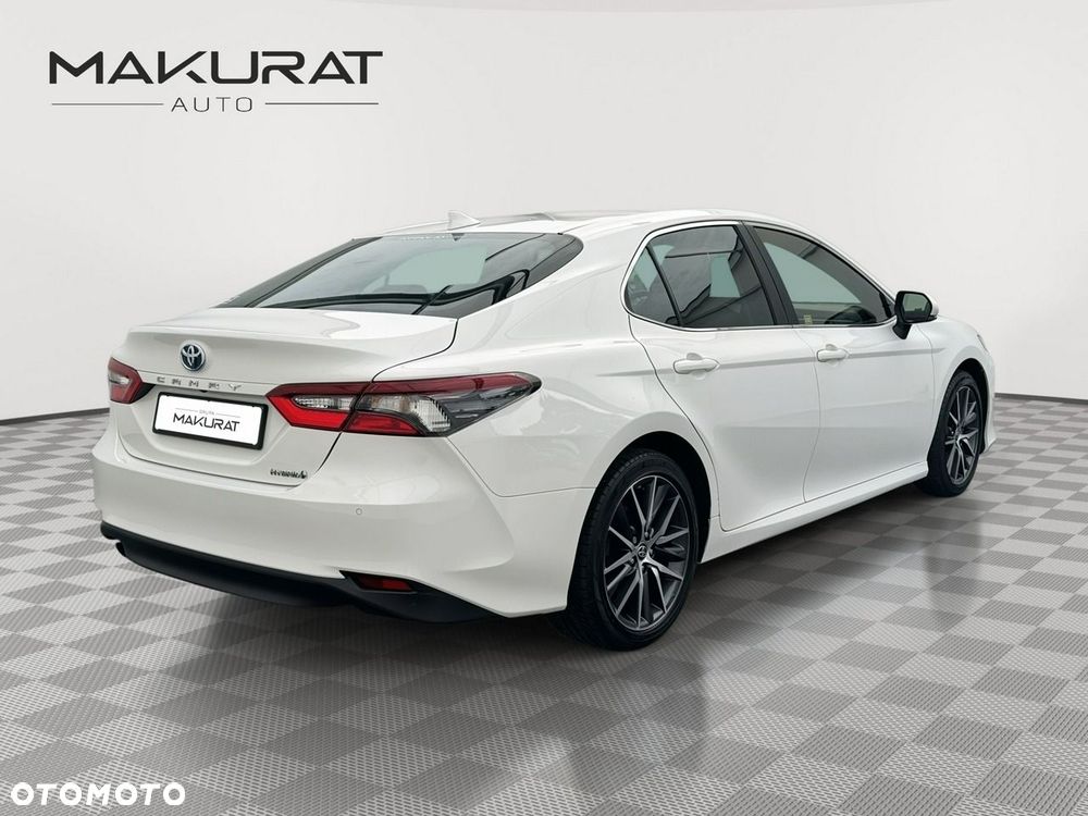 Toyota Camry - 5