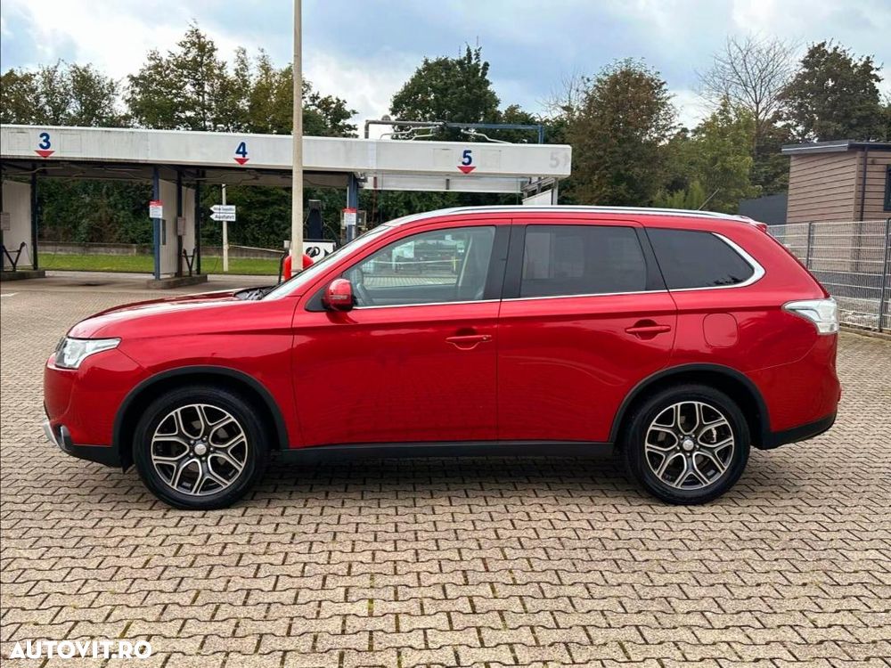 Mitsubishi Outlander 2.2 DI-D 4WD Automatik Instyle - 2