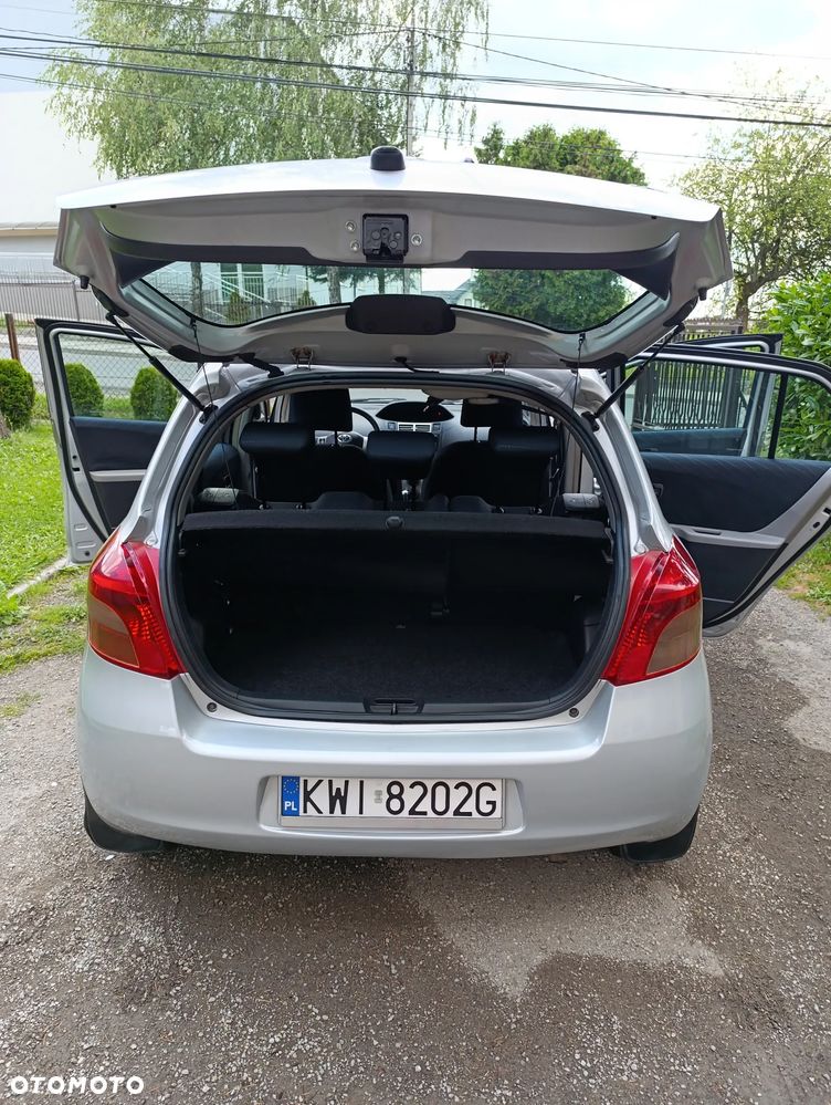 Toyota Yaris 1.3 Luna A/C - 12