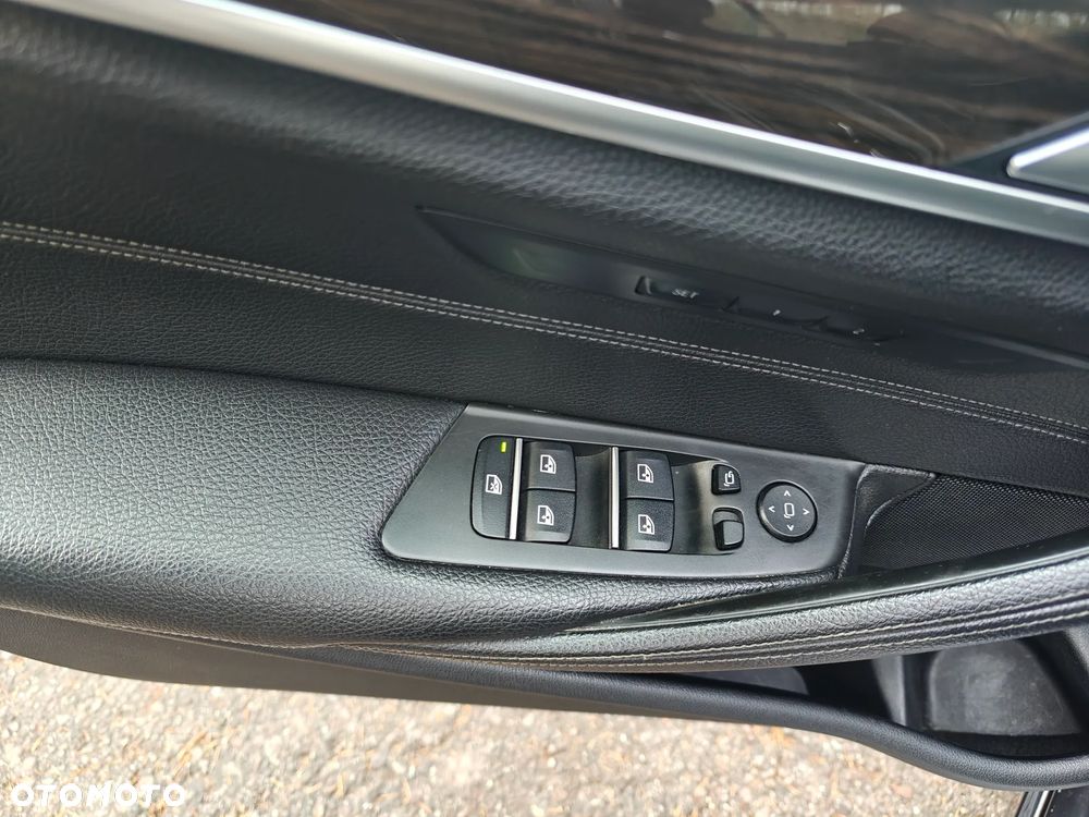 BMW Seria 5 520d xDrive Luxury Line - 9