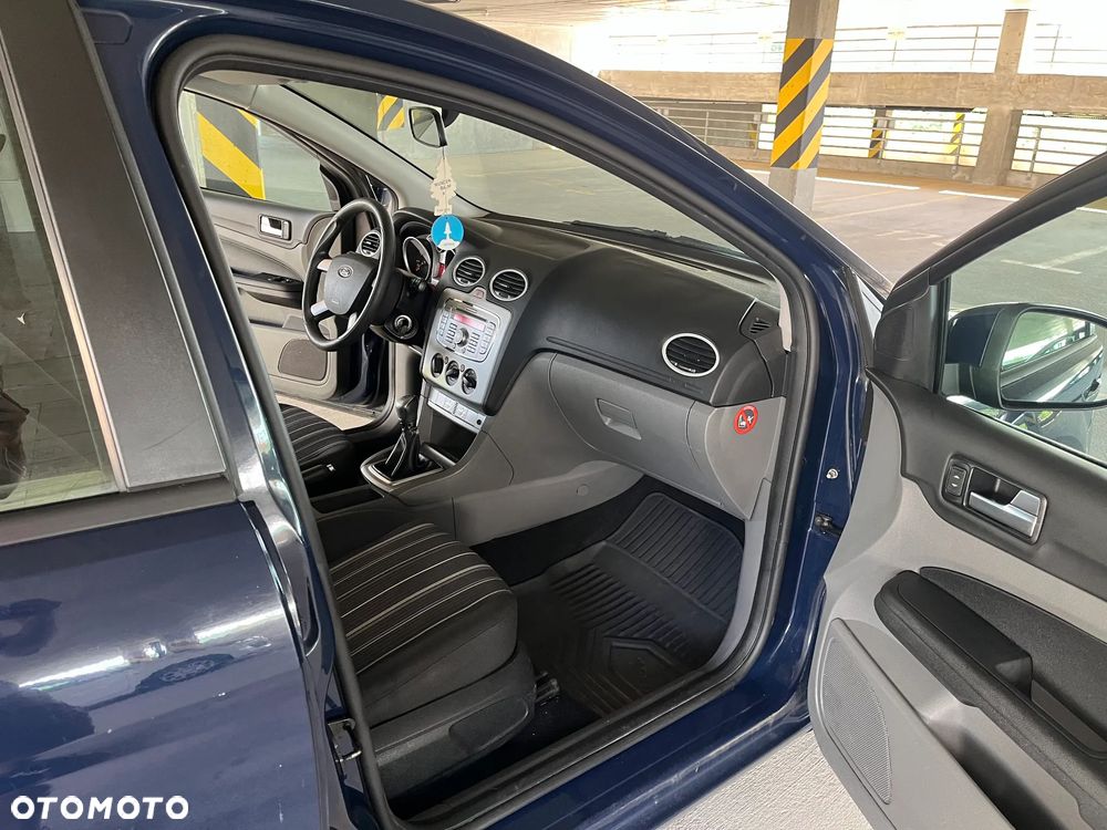 Ford Focus 1.6 Ambiente - 12
