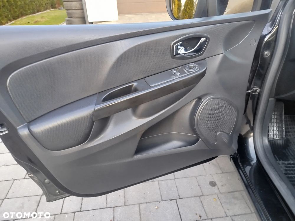 Renault Clio 1.2 16V 75 LIMITED - 8