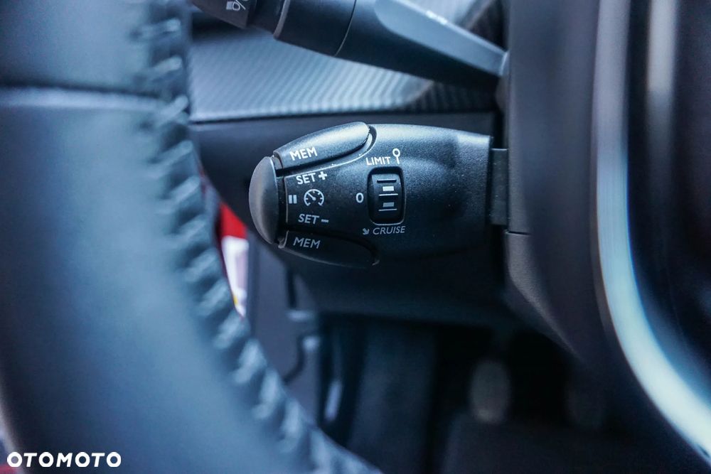 Peugeot 2008 1.2 PureTech Allure S&S - 14