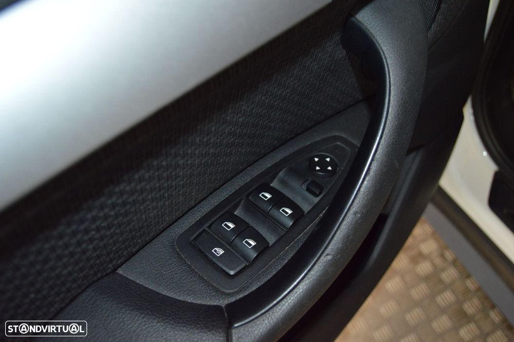 BMW X1 18 d sDrive Auto - 22