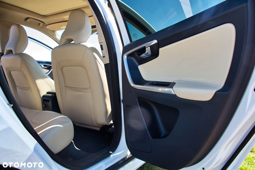Volvo XC 60 - 4