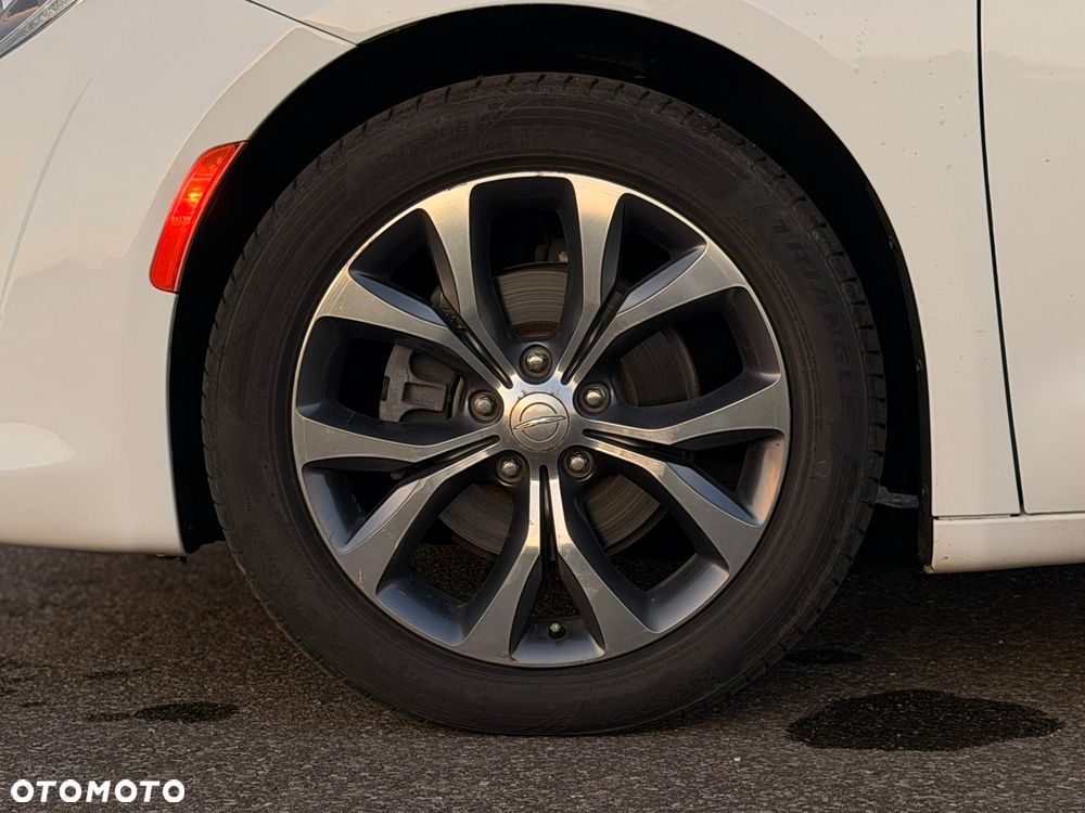 Chrysler Pacifica - 16