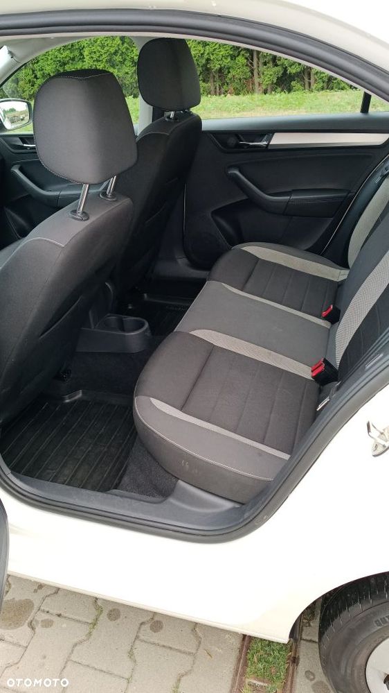 Skoda RAPID 1.0 TSI Ambition - 8