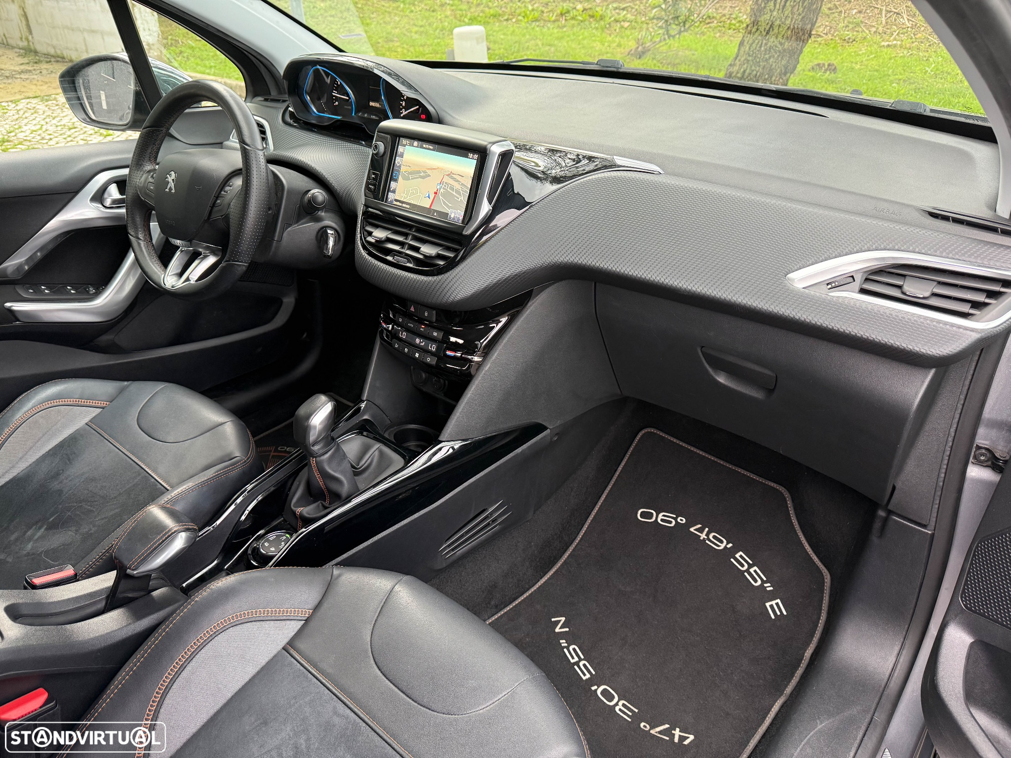 Peugeot 2008 1.2 PureTech Allure - 29