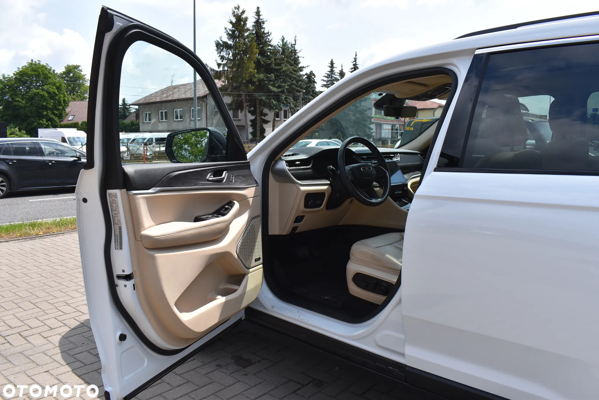 Jeep Grand Cherokee - 14