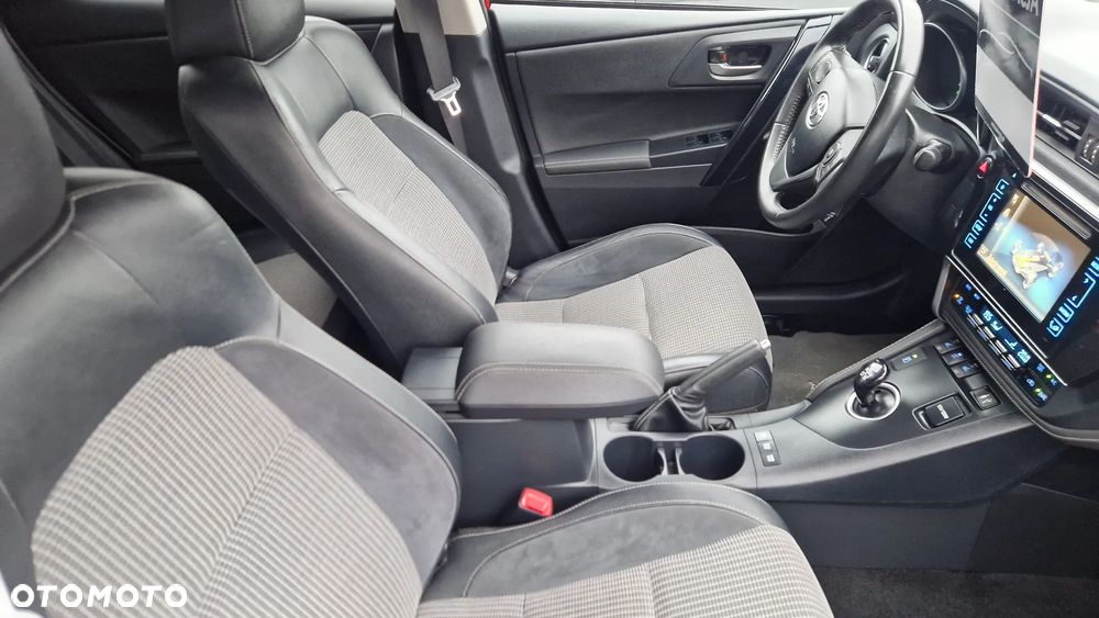 Toyota Auris Hybrid 135 Prestige - 11