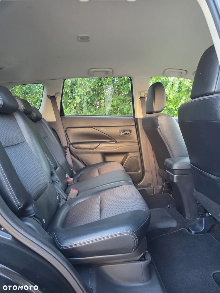 Mitsubishi Outlander 2.0 4WD Plus - 26
