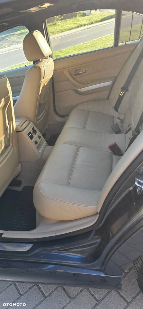 BMW Seria 3 330i - 11