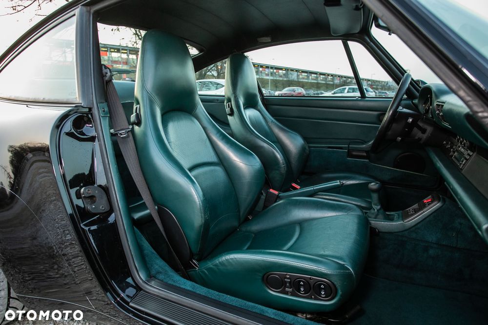 Porsche 911 Carrera 4 - 36
