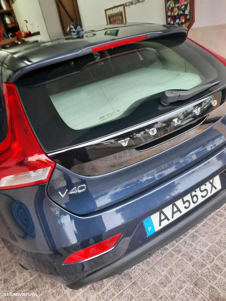 Volvo V40 D2 Momentum - 2