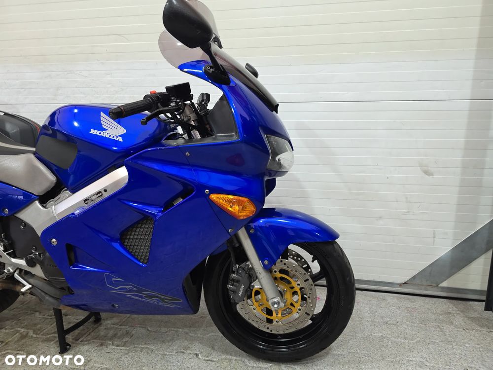 Honda VFR - 12
